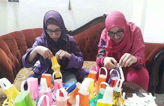 Students from Ein Al-Helweh Center, made Ramadan decoration